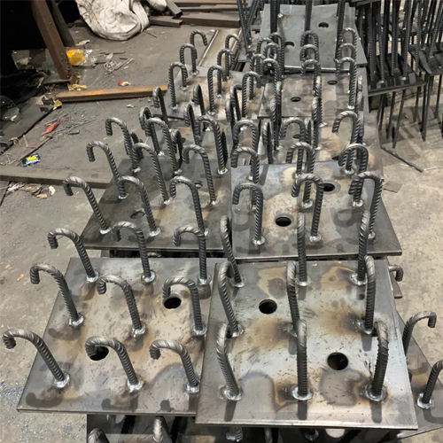 图纸中如何确定漯河预埋件的位置？